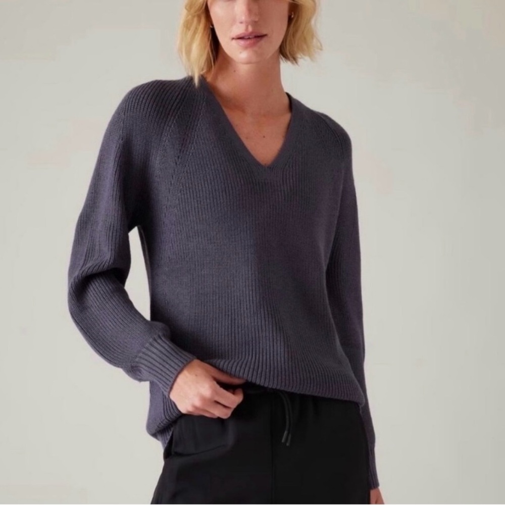 Athleta Hanover Refined V Neck Pullover Sweater Wool Blend Purple Womens Small